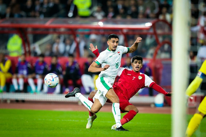 Tiền vệ trung tâm Amir Al Ammari sở hữu chân trái rất khéo léo. (Ảnh: Getty)