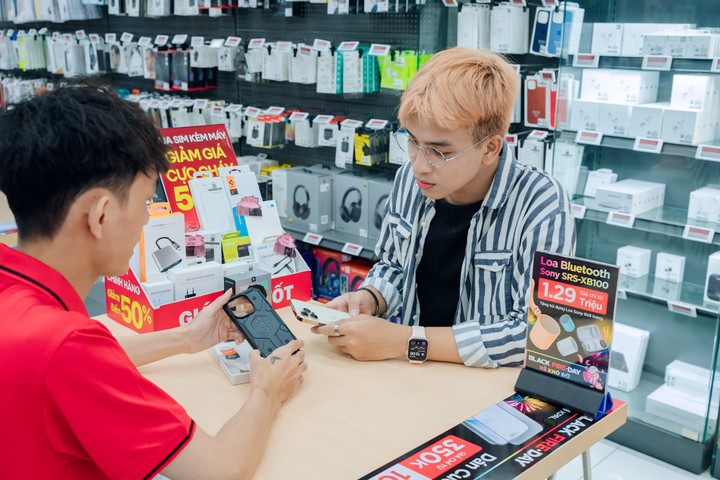 Phụ kiện cũng là một trong những mặt hàng giảm giá "khủng" trong dịp Black Friday