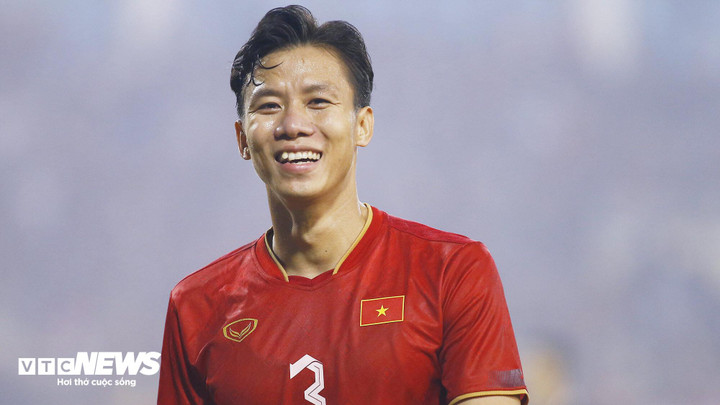 Quế Ngọc Hải vẫn là trụ cột hàng phòng ngự của đội tuyển Việt Nam suốt những năm qua. Sau Asian Cup 2019, anh khoác áo Viettel, lên ngôi vô địch V.League rồi trở về SLNA. Đầu mùa này, trung vệ 30 tuổi ký hợp đồng với CLB Bình Dương. (Ảnh: Minh Anh)