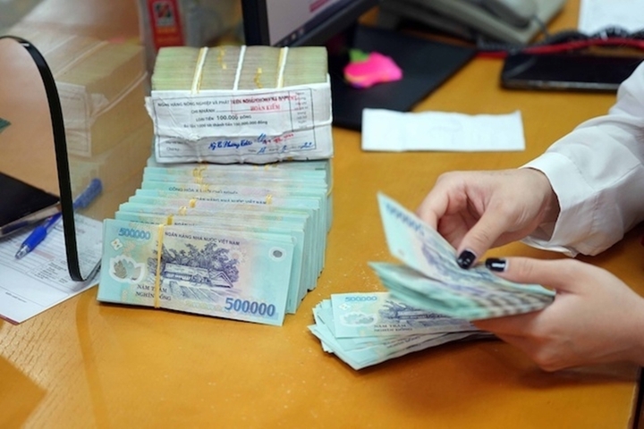 Kiểm tra lại số tiền trước khi ra về là điều cần thiết. (Ảnh minh họa)