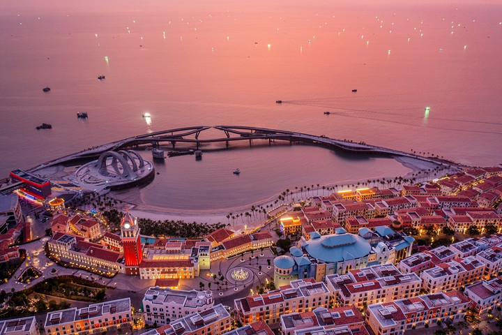 Những góc phố ngọt ngào tại Thị trấn Hoàng Hôn trong ráng chiều.