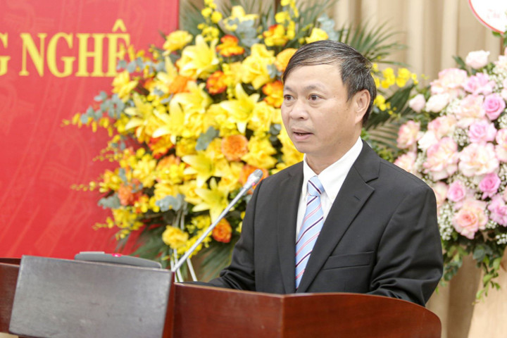 Tân Thứ trưởng Hoàng Minh phát biểu nhận nhiệm vụ. (Ảnh: Bộ Khoa học và Công nghệ).