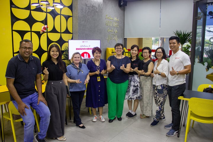 Chị Trần Hạnh Trang và nhân viên của ENOUVO gặp gỡ với đại diện của Đại sứ quán Australia tại Việt Nam và Chương trình Aus4Skills.
