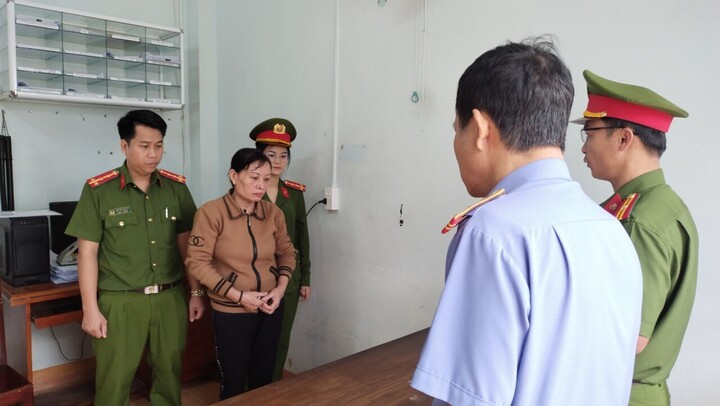 Lê Thị Cúc tổ chức chơi hụi và chiếm đoạt tiền của hàng chục người chơi. (Ảnh: C.A)