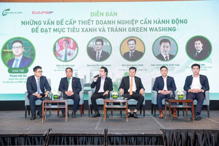 Chuyên gia, đại diện doanh nghiệp tham gia tọa đàm.