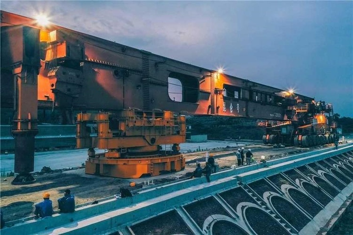 Bên cạnh đó, Kunlun được trang bị hệ thống cảm biến laser radar, giúp cỗ máy hoạt động ngay trong điều kiện thời tiết thiếu ánh sáng, đồng thời tự động điều chỉnh sai lệch trong quá trình xây lắp.