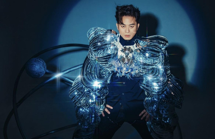 "Tôi hát nhạc trẻ vì không muốn có sự cách biệt thế hệ".