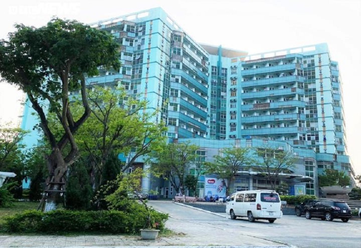 Bệnh viện Phụ sản - Nhi Đà Nẵng, nơi cháu bé bị cha đâm đang được điều trị.