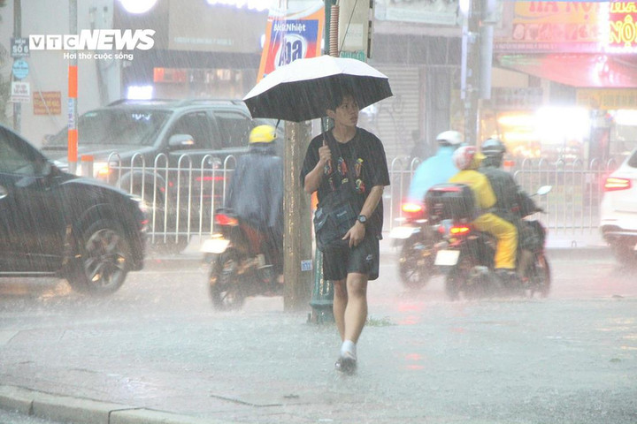 Ngày 24/11, miền Nam cục bộ mưa to. (Ảnh minh hoạ: Phan Nga)