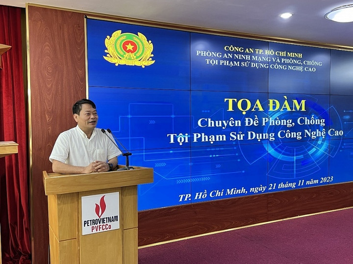Chủ tịch Công đoàn PVFCCo Tống Xuân Phong phát biểu khai mạc tọa đàm.