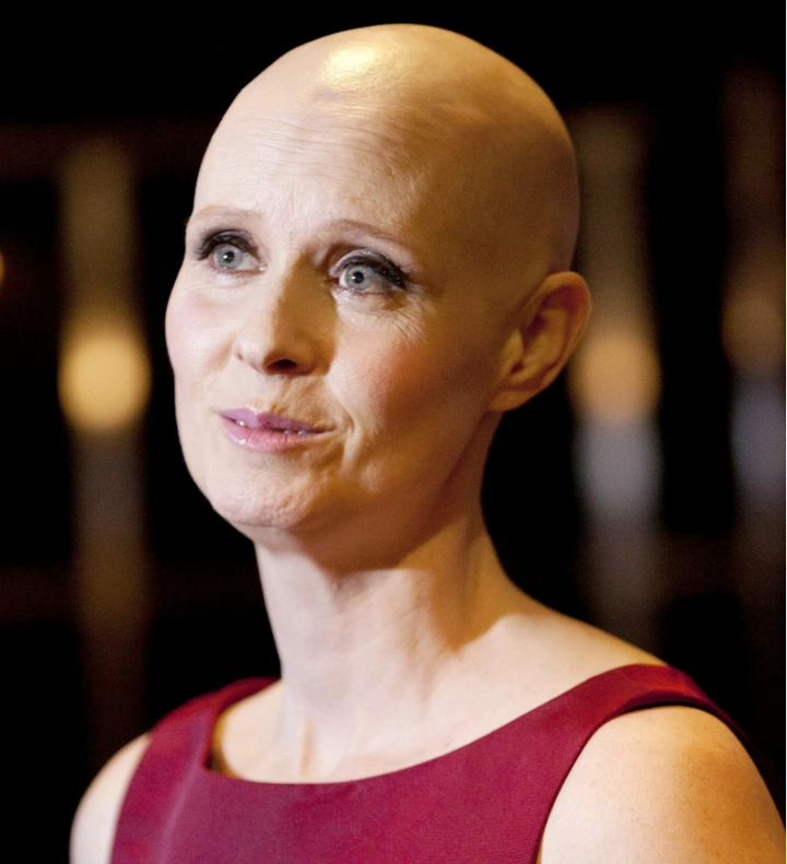 Nixon lạc quan trong quá trình điều trị bệnh. Cô cũng không nghỉ việc vì sợ ảnh hưởng đến kế hoạch chung.