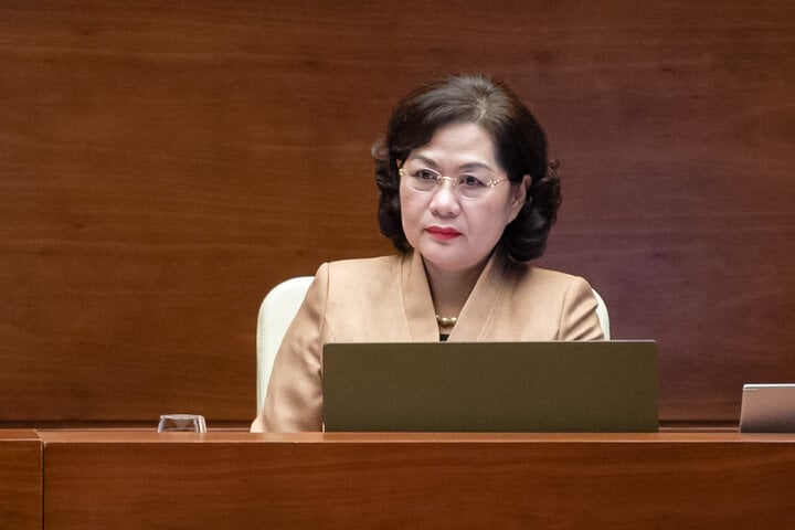 Thống đốc Ngân hàng Nhà nước Việt Nam Nguyễn Thị Hồng tại phiên họp. (Ảnh: Quochoi.vn).