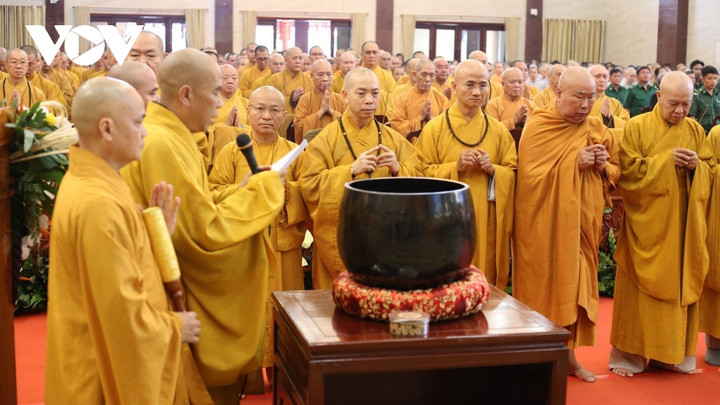 Nghi thức tưởng niệm các nạn nhân tử vong vì tai nạn giao thôn. (Ảnh: N.Tùng)