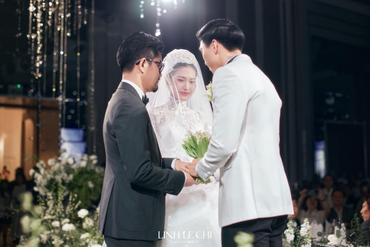 Tối 26/11, tiệc cưới lần thứ 2 của cặp Đoàn Văn Hậu, Doãn Hải My được tổ chức long trọng tại một khách sạn 5 sao ở Hà Nội. (Ảnh: Linh Le Chi)