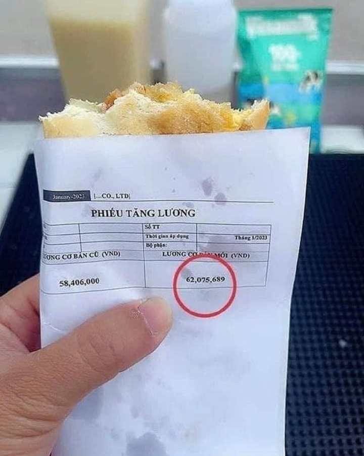Ăn bánh mỳ cũng áp lực nữa. (Nguồn: Chuithue)