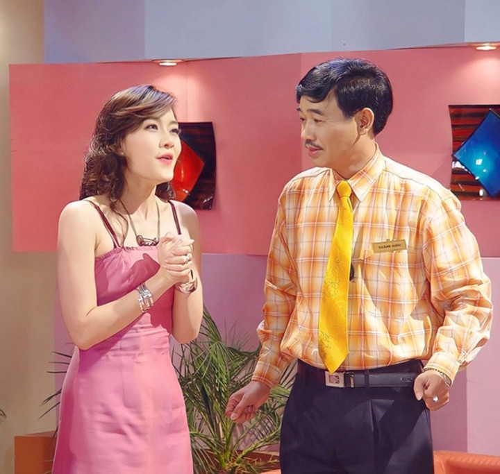 Vân Dũng là bạn diễn đồng hành với Quốc Khánh suốt hàng chục năm qua. Thời trẻ, cả hai có nhiều vai diễn đóng cặp với nhau.