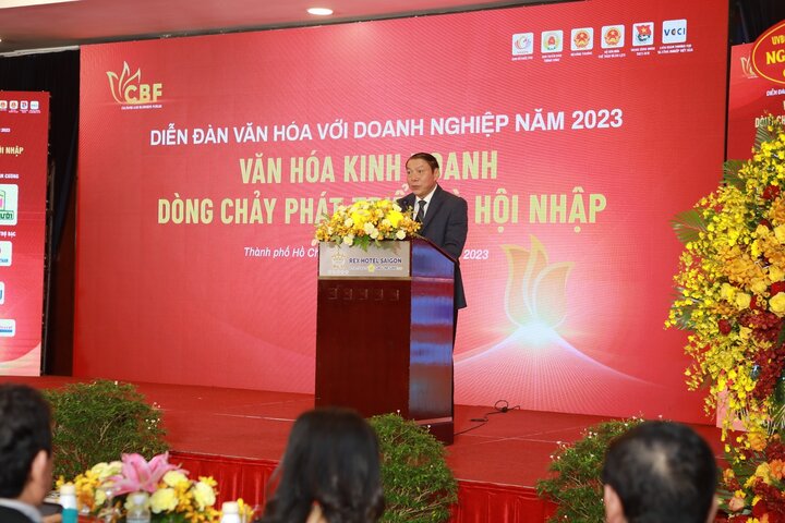 Ông Nguyễn Văn Hùng - Bộ trưởng Bộ Văn hóa, Thể thao và Du lịch - phát biểu khai mạc diễn đàn Văn hóa với doanh nghiệp năm 2023.