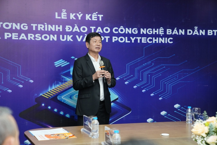 Ông Trương Gia Bình chia sẻ sản xuất chip bán dẫn là ngành công nghiệp quốc tế .