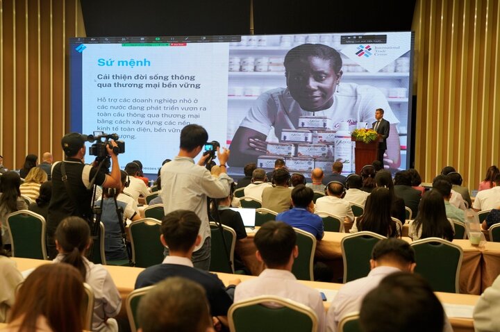 Hội nghị "Ứng dụng công nghệ thông tin và chuyển đổi số trong xúc tiến thương mại" với chủ đề "Nông sản, thực phẩm Việt Nam trong kỷ nguyên số" diễn ra sáng 22/11.