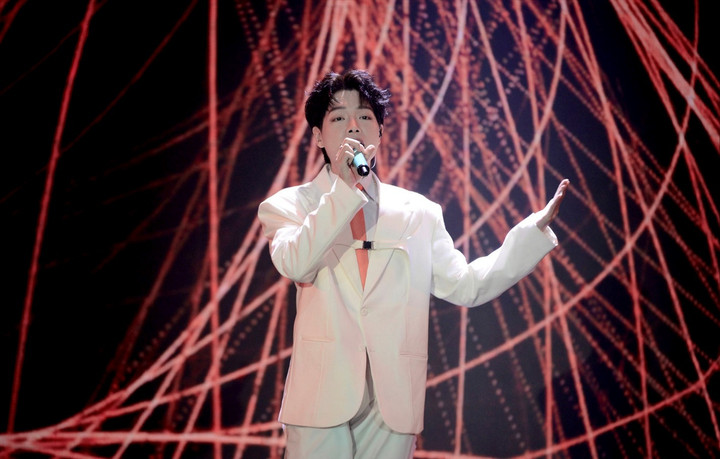 Không gian sự kiện được trang hoàng đầy tính nghệ thuật cùng sự hiện diện của những nghệ sĩ hàng đầu.