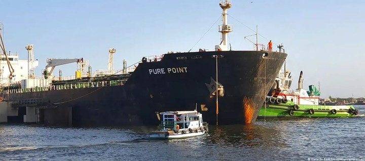 Pháp, Hà Lan và Italy là ba nhà nhập khẩu dầu tinh chế lớn nhất từ Ấn Độ. (Ảnh: AP)