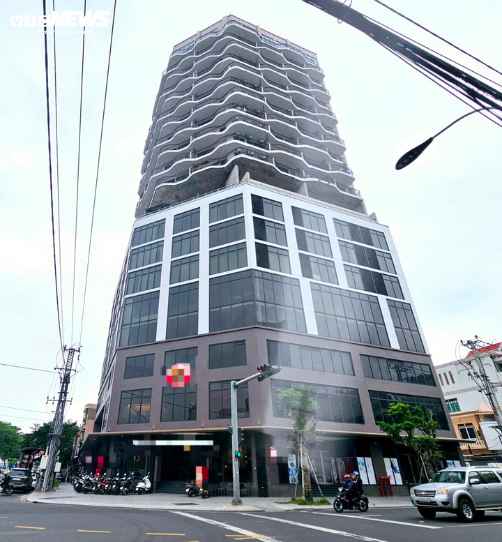 Công ty cổ phần CONRIC Phú Yên làm chủ đầu tư của dự án The Light Phú Yên, số 220 Trần Hưng Đạo, phường 4, TP Tuy Hòa.