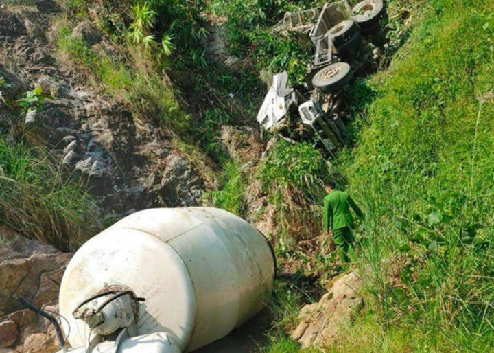 Hiện trường nơi xảy ra vụ tai nạn. (Ảnh: Đ.X.)