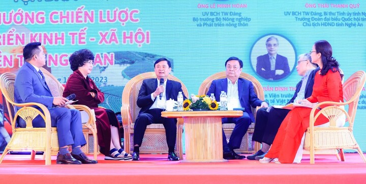 Các đại biểu tham gia buổi tọa đàm