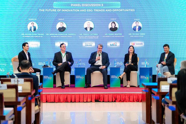 Giám đốc ESG VinFast thảo luận cùng đại diện các doanh nghiệp hàng đầu về đổi mới sáng tạo và phát triển bền vững.