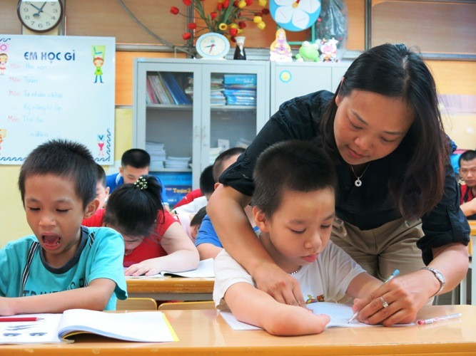 Từ ngày 16/12, tăng lương cho viên chức hỗ trợ giáo dục người khuyết tật. (Ảnh: Sở Lao động - Thương binh và Xã hội tỉnh Bắc Giang)