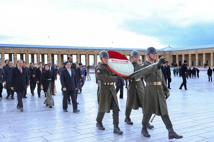 Thủ tướng và Phu nhân đặt vòng hoa, vào Lăng viếng cố Tổng thống Thổ Nhĩ Kỳ - 3