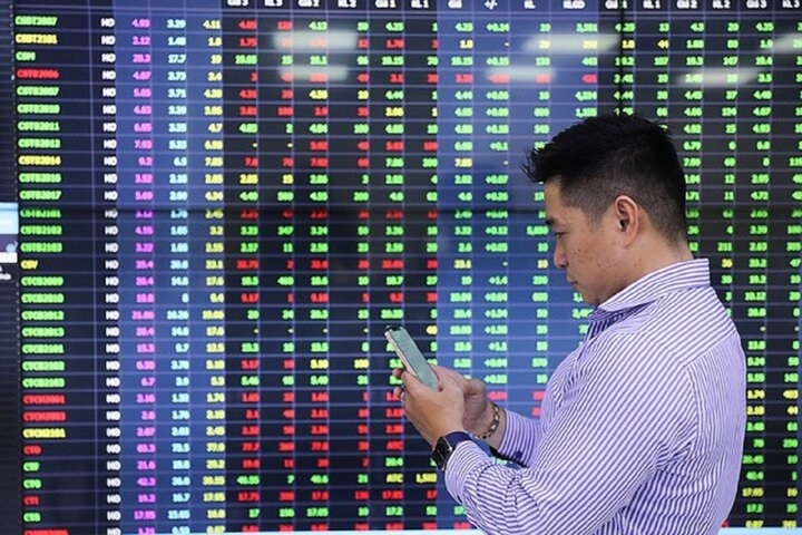 Cổ phiếu rẻ là cơ hội đầu tư hợp lý khi lãi suất huy động ngân hàng đang rất thấp. (Ảnh minh họa)