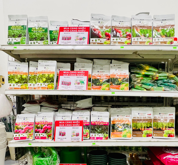 Phu My Garden đến tay người tiêu dùng qua các kênh phân phối truyền thống (cửa hàng cây cảnh, VTNN) đến hiện đại như các sàn thương mại điện tử Shopee, Lazada…