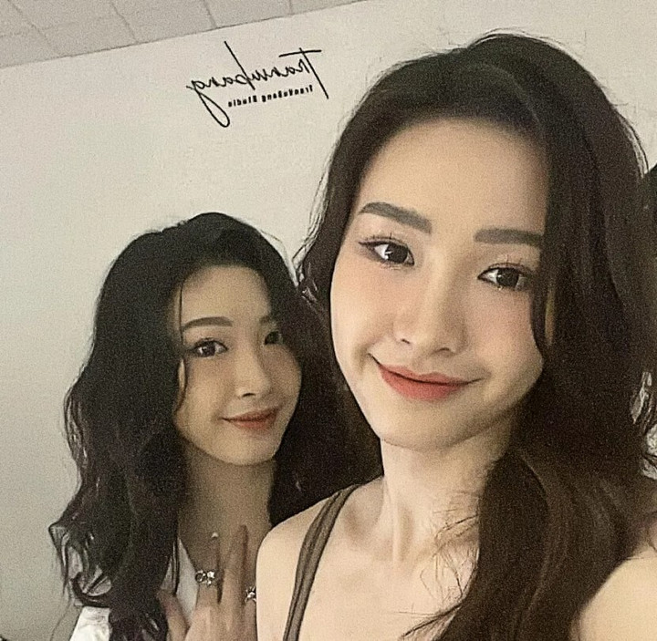 Kim Thanh sinh ra trong gia đình có 5 chị em. Cô sớm bộc lộ tài năng bóng chuyền và được lên tuyển trẻ từ khi mới 14 tuổi. Trước đó, em gái Kim Thanh là Mỹ Duyên cũng đã nói lời chia tay với bóng chuyền khi mới 20 tuổi.