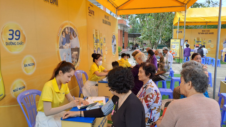 Chuỗi sự kiện “Ăn ngon ngủ ngon, ngày tròn đêm vẹn”dự kiến sẽ thăm khám sức khỏe và tư vấn dinh dưỡng cho hàng chục nghìn người cao tuổi tại 10 tỉnh thành trên cả nước.