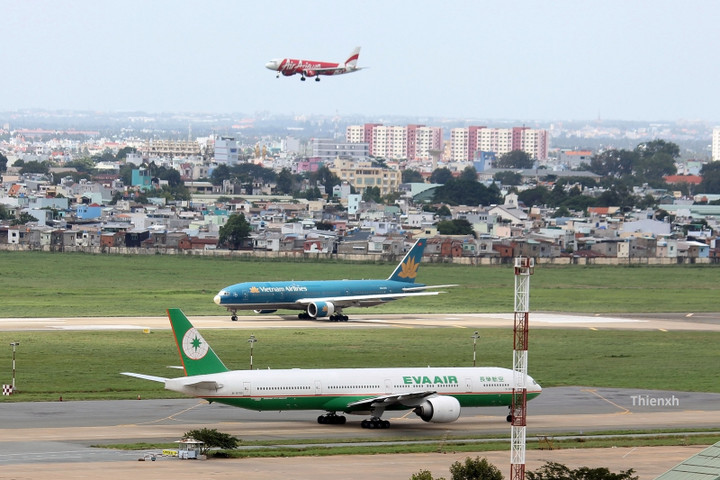 Sân bay đầu tiên ở nước ta được xây dựng tại tỉnh nào? - 6