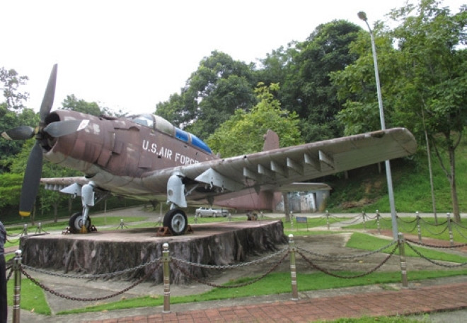 Sân bay đầu tiên ở nước ta được xây dựng tại tỉnh nào? - 3