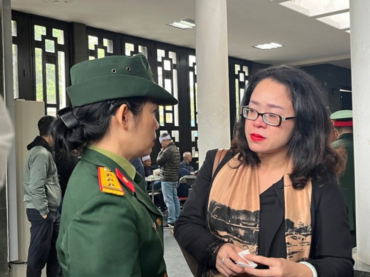 Nhóm nhạc 3A có mặt từ sớm để tiễn đưa nhạc sĩ Xuân Phương. Ca sĩ Minh Anh không nén nổi nước mắt khi viết những dòng tiễn biệt: “Nhóm 3A chúng em đã sốc khi nghe tin này. Lần nào gặp cũng thấy nụ cười của anh. Giờ đã không còn được nhìn thấy nụ cười của anh nữa”. Nữ ca sĩ mong ở nơi xa xôi ấy, nhạc sĩ Xuân Phương vẫn luôn nở nụ cười.