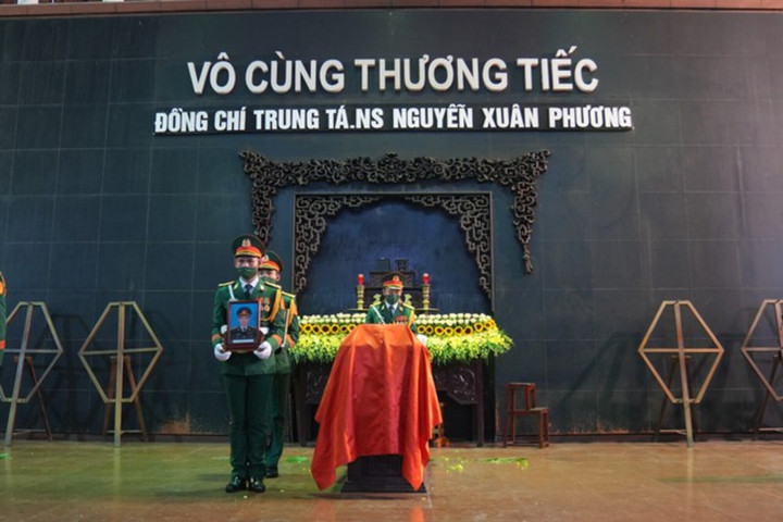 Lễ truy điệu và đưa tang vào hồi 12h30 cùng ngày. Ca khúc "Mong ước kỷ niệm xưa" vang lên tiễn đưa nam nhạc sĩ về nơi an nghỉ cuối cùng.