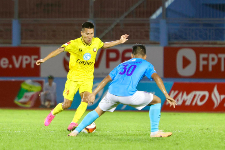 CLB Thanh Hoá đẩy cao đội hình. Ảnh: Phạm Bá.