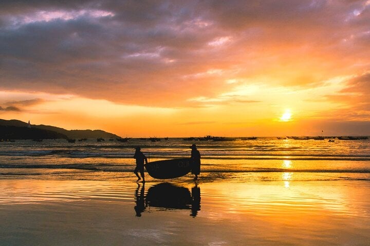 Mỹ Khê là một trong 8 bãi biển du nổi tiếng nhất Đà Nẵng.