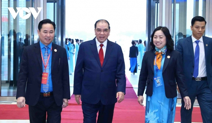 Nguyên Tổng Bí thư Nông Đức Mạnh tới dự Đại hội