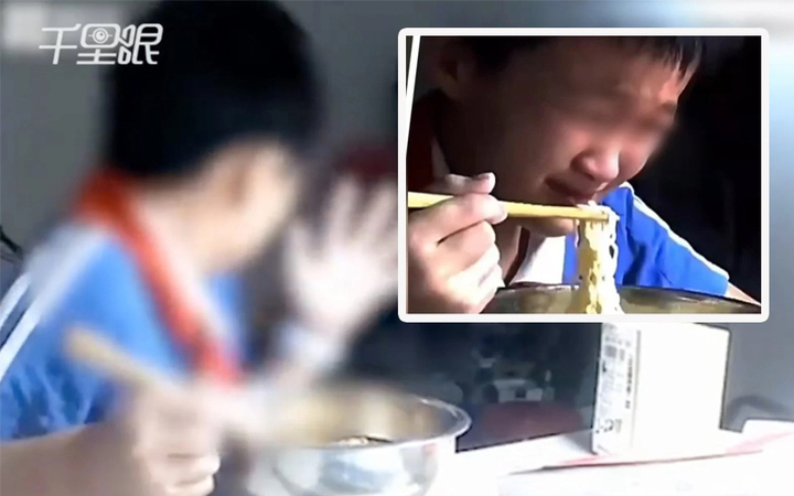 Cậu bé bị ông nội ngược đãi trong khi bố mẹ đi làm việc ở một thành phố.