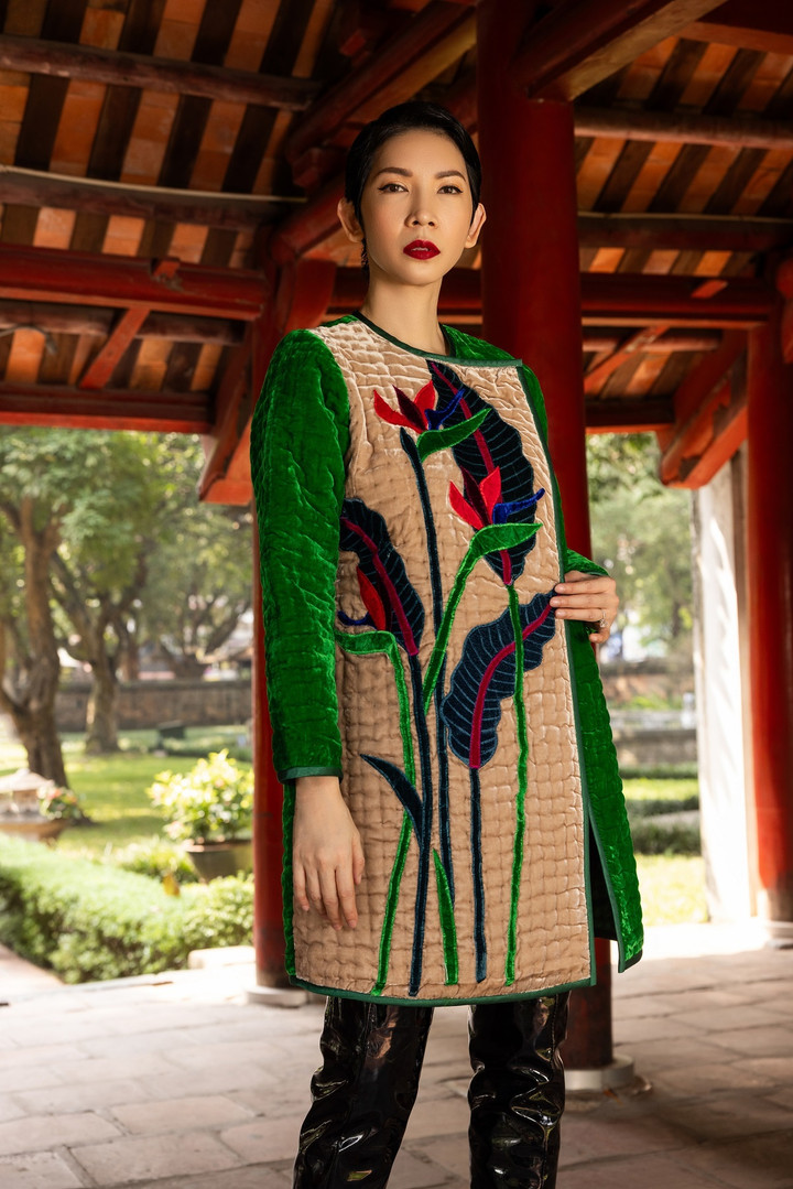 Thông qua những mẫu áo chần bông của "Dáng Kiều thơm", công chúng sẽ có cái nhìn trẻ trung, tươi mới dành cho loại áo vốn là biểu tượng của thời bao cấp đầy hoài niệm.