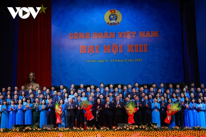 Ban Chấp hành Tổng LĐLĐ Việt Nam khóa XIII ra mắt Đại hội.