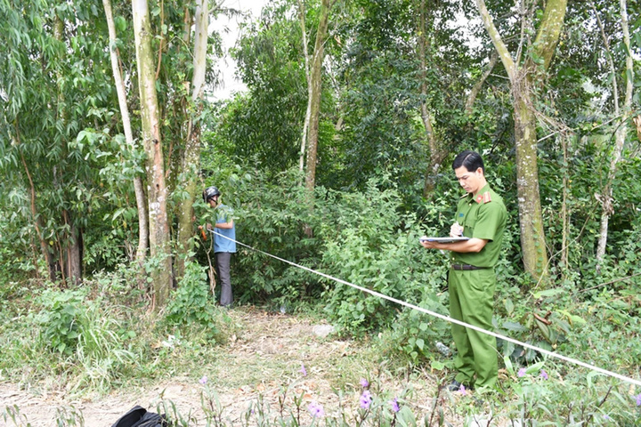 Khu vực phát hiện số vàng bị cất giấu. (Ảnh: Công an cung cấp)