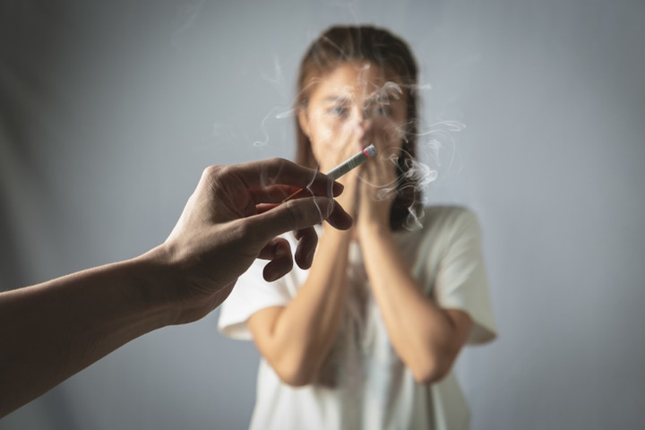 Tỷ lệ người mắc ung thư phổi, gan do thường xuyên hít phải khói thuốc lá tăng.