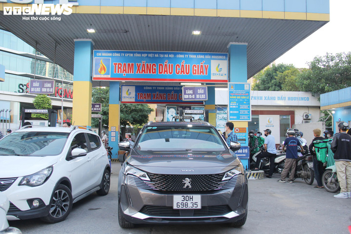 Các doanh nghiệp bán lẻ cho biết, việc viết hoá đơn điện tử trong từng lần bán hàng gây khó khăn, lãng phí, tốn kém.