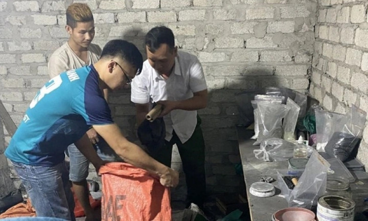 Căn hầm bí mật mà ổ nhóm dùng để sản xuất pháo nổ. (Ảnh: Công an Thanh Hóa)