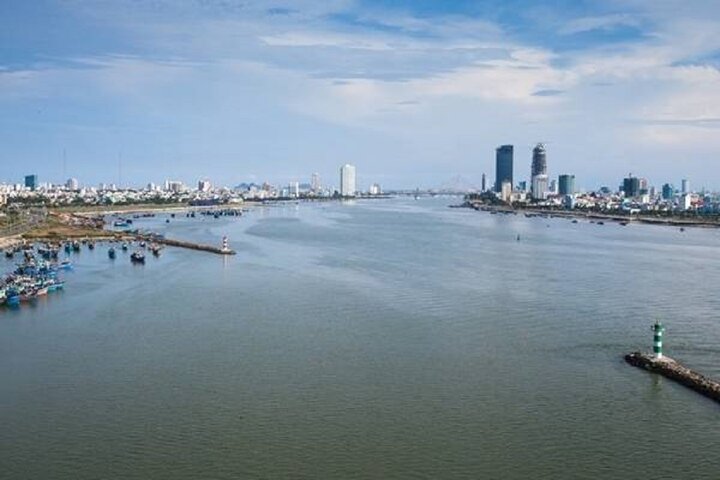 Cảng biển Đà Nẵng là niềm tự hào của người dân miền Trung.